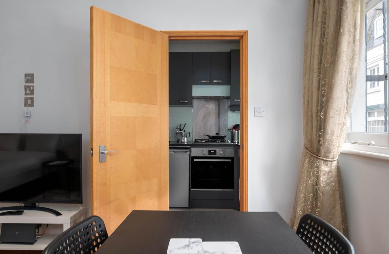 Guestready - Central Converted Mews In Bayswater Apartment London Exterior photo