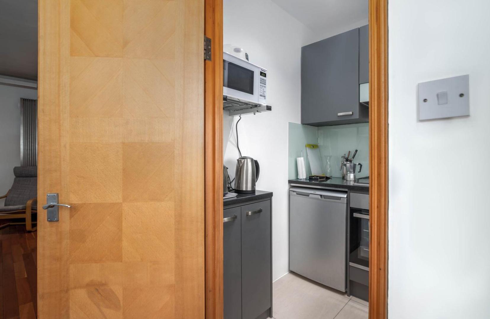 Guestready - Central Converted Mews In Bayswater Apartment London Exterior photo